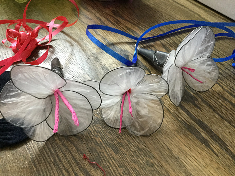 finished Li Qian flowers, where we can see the duck tape holding the petals together and a soft pink stem.